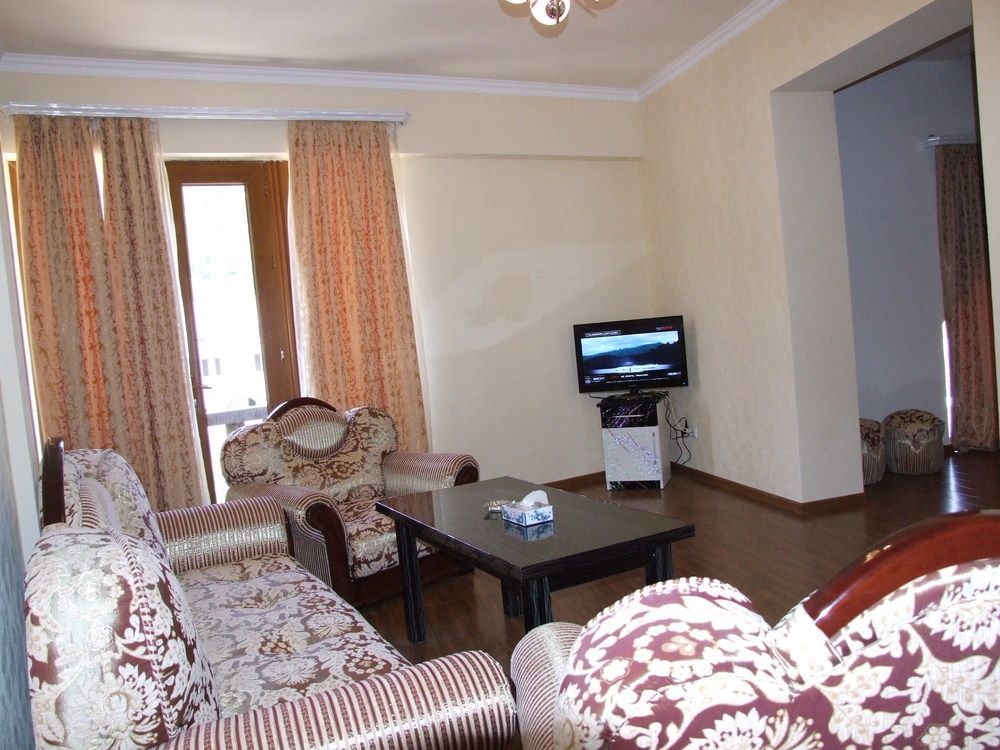 Hotel Central Джермук Экстерьер фото