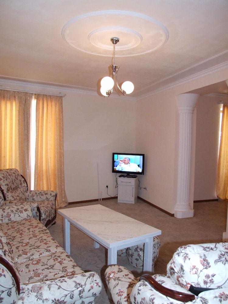 Hotel Central Джермук Экстерьер фото